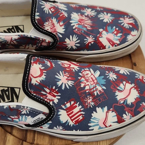 Vans Crew Red Floral Classic Slip On Sneakers. Size Womens 7  Mens 5.5 - Picture 3 of 7